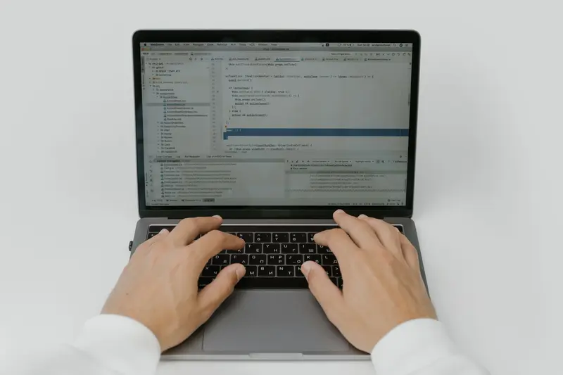 Vibecoding en 2026: por qué ya no es opcional y qué futuro les espera a los programadores